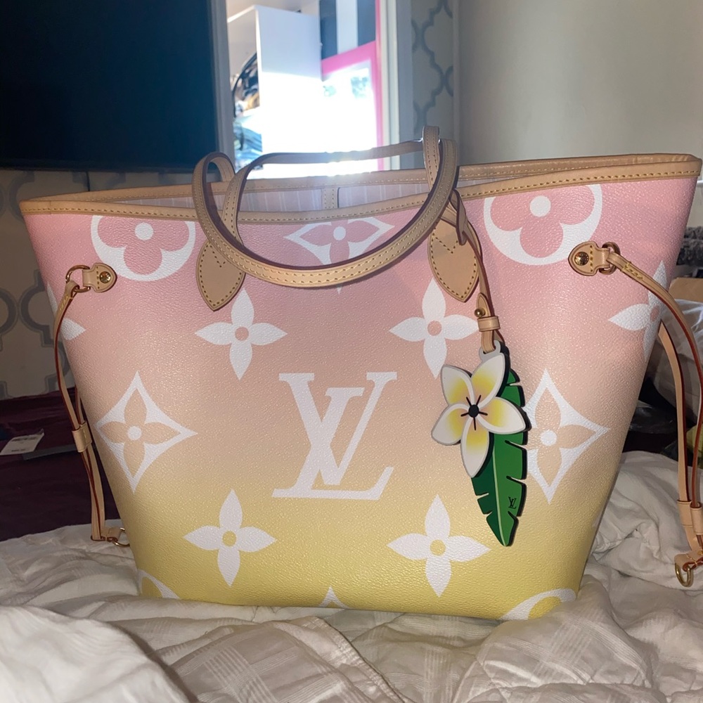 Authentic LV summer edition sold out never full